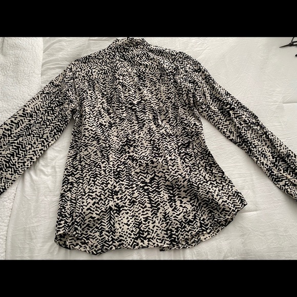 J Crew the perfect shirt patterned button down top - Picture 2 of 2